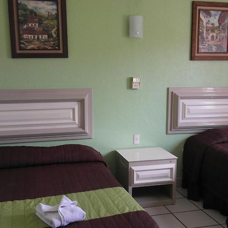 Hotel El Roble Tuxtla Gutiérrez エクステリア 写真