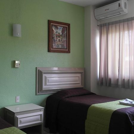Hotel El Roble Tuxtla Gutiérrez エクステリア 写真